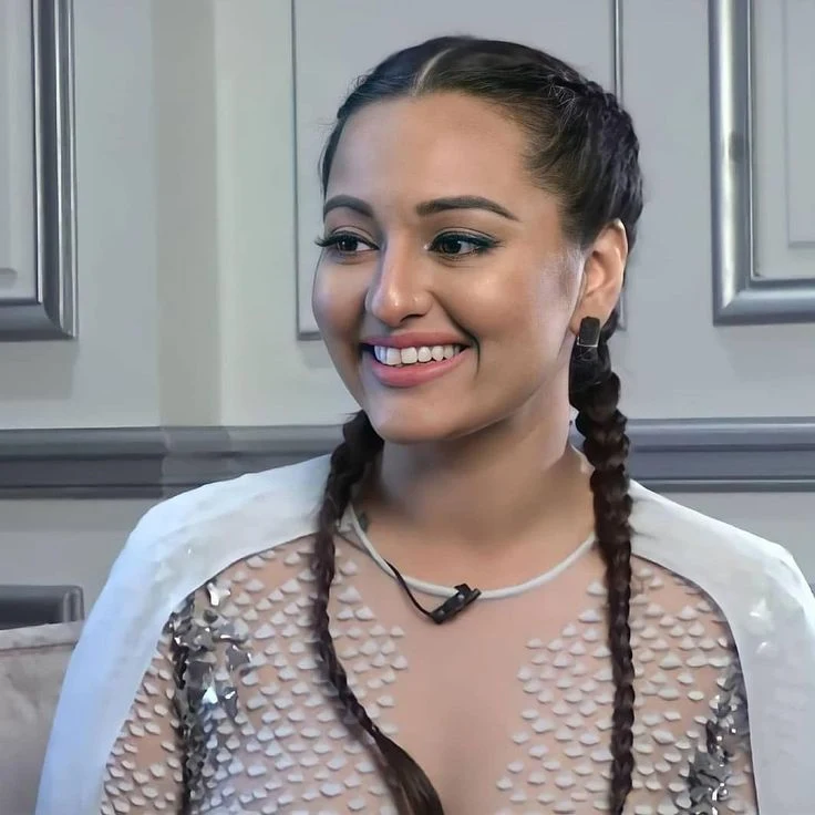 Sonakshi Sinha pigtail hairstyle bollywood actress