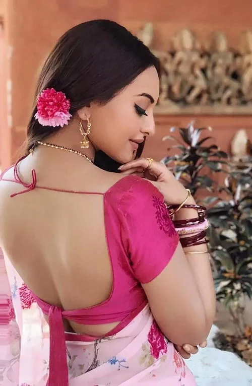 Sonakshi Sinha backless saree hot bollywood actress