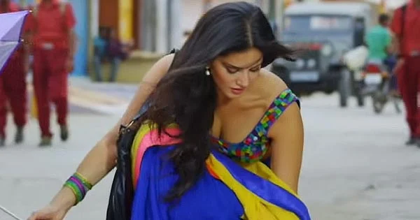 Sunny Leone as teacher in saree – wardrobe malfunction hot scene from Current Theega.