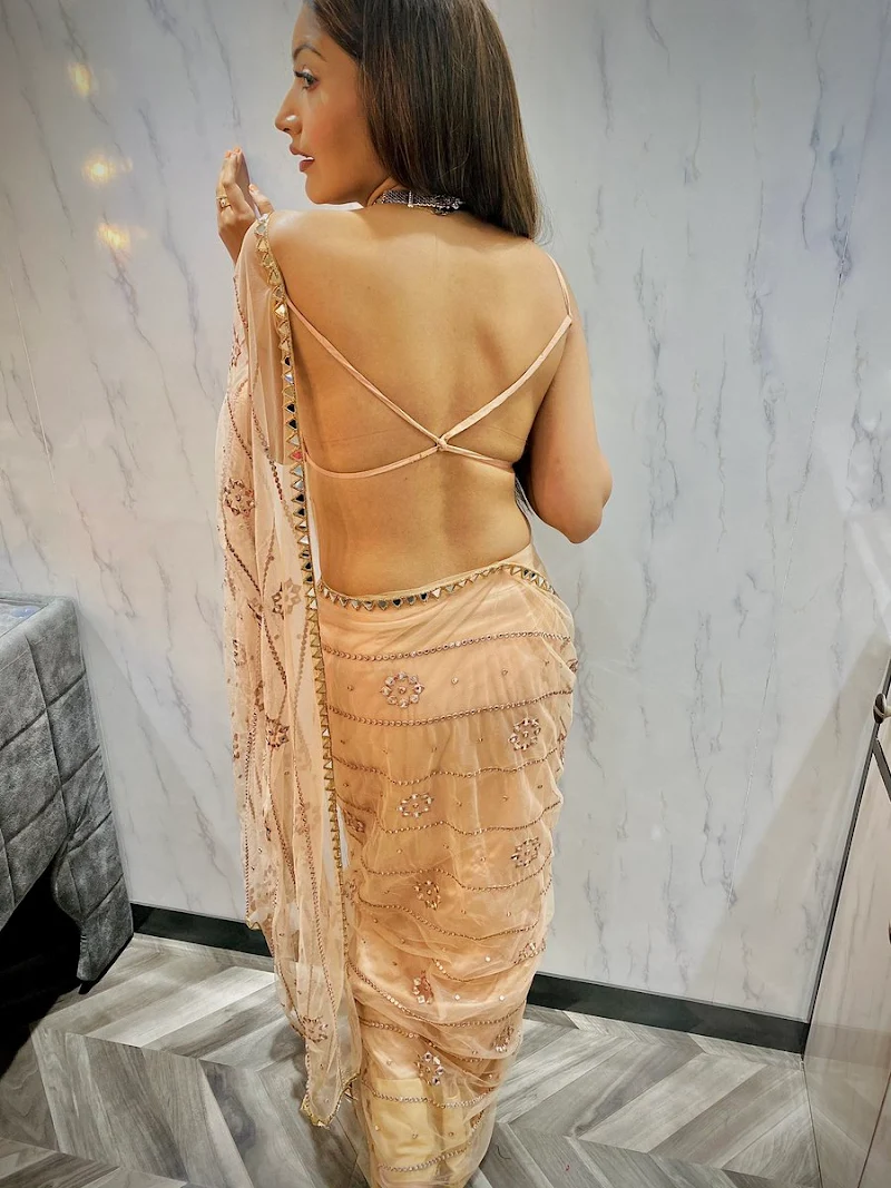 Surbhi Chandna backless saree tv actress