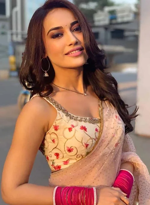 Surbhi Jyoti cleavage saree hot photos