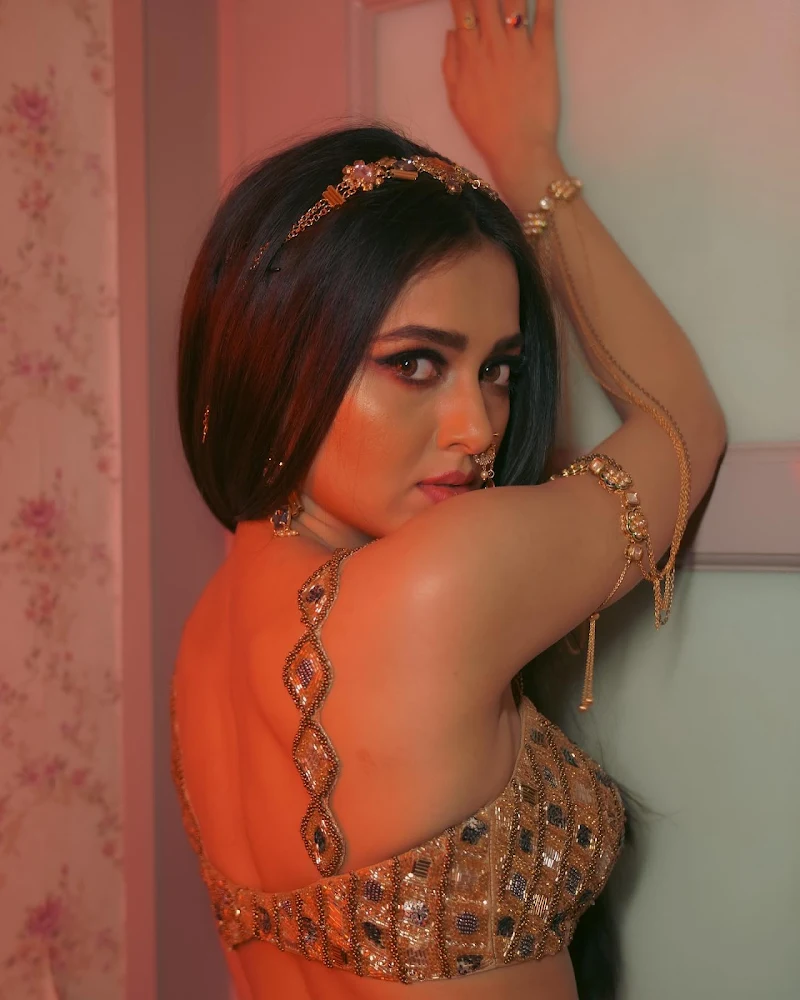 Tejasswi Prakash backless hot tv actress