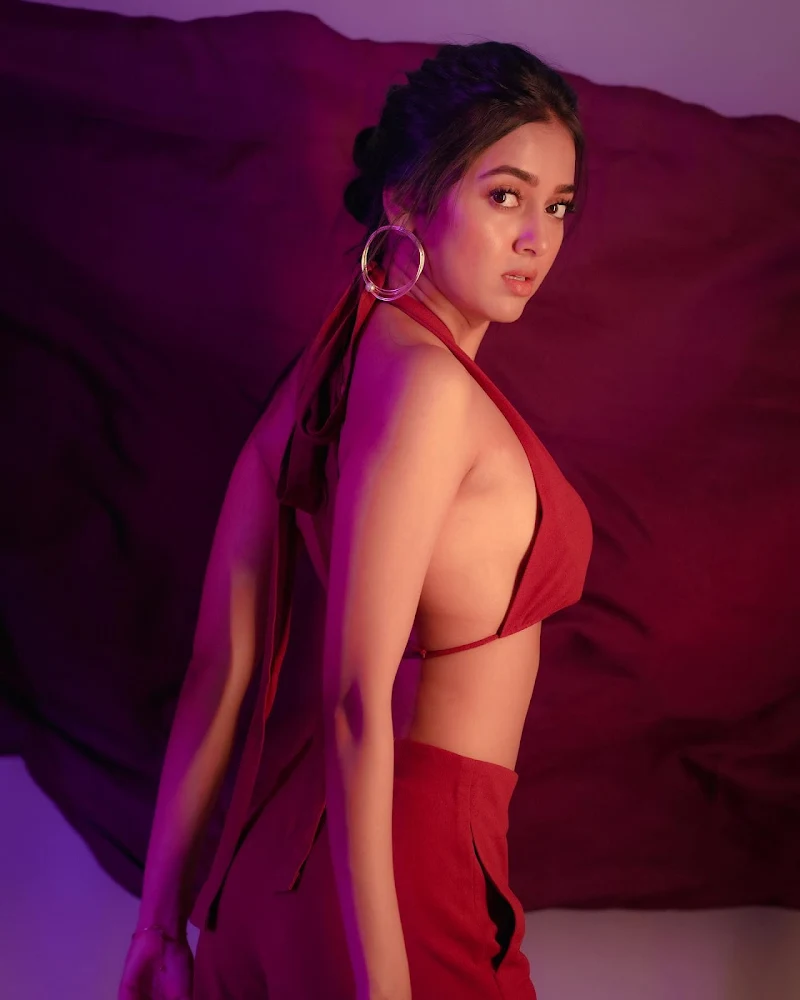 Tejasswi Prakash backless hot tv actress