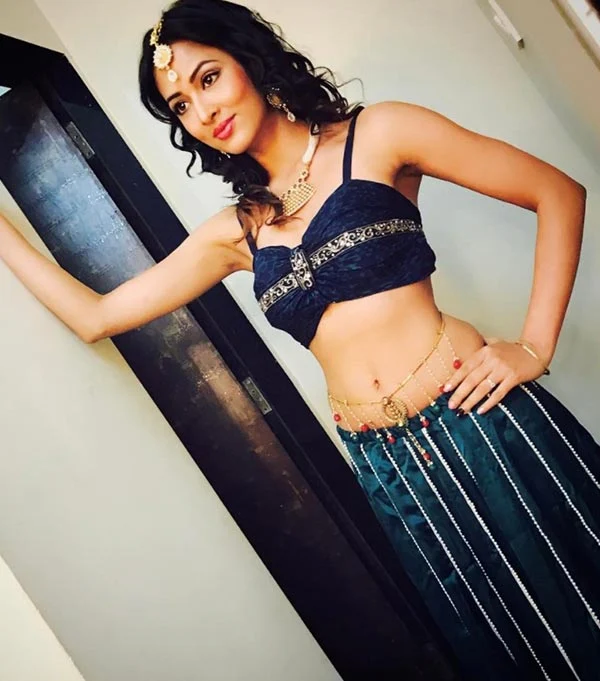 Vidisha Srivastava navel hot saree actress