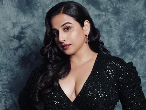 vidya balan cleavage black outfit busty indian