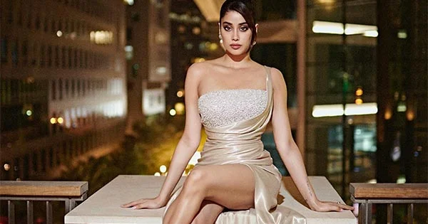 Janhvi Kapoor’s sexy legs show in this thigh high slit stylish attire made fans crazy – see now.