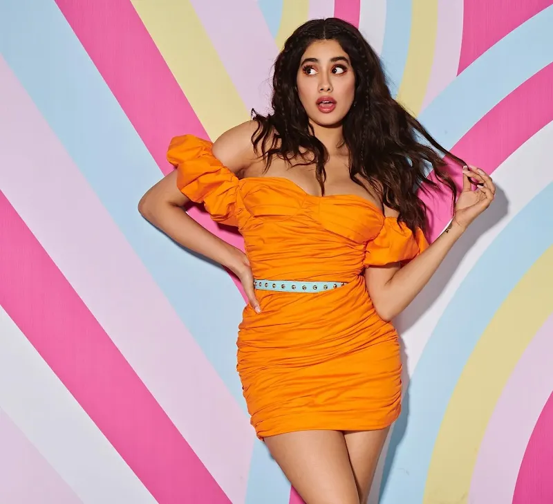 Janhvi Kapoor curvy body short dress