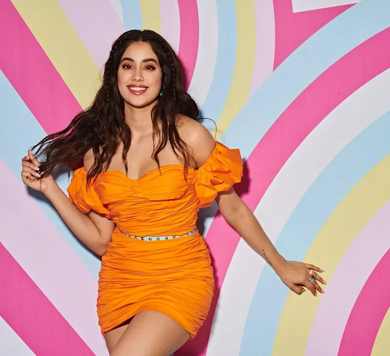 Janhvi Kapoor curvy body short dress