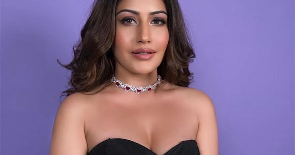 Surbhi Chandna in this cleavage baring off shoulder black dress looked stunning – see latest hot photos.