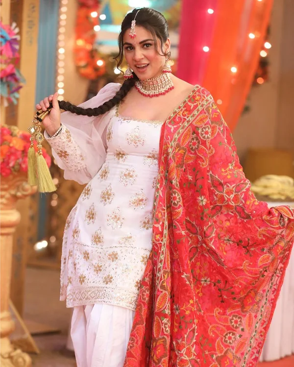 Shraddha Arya punjabi kudi look patiala suit