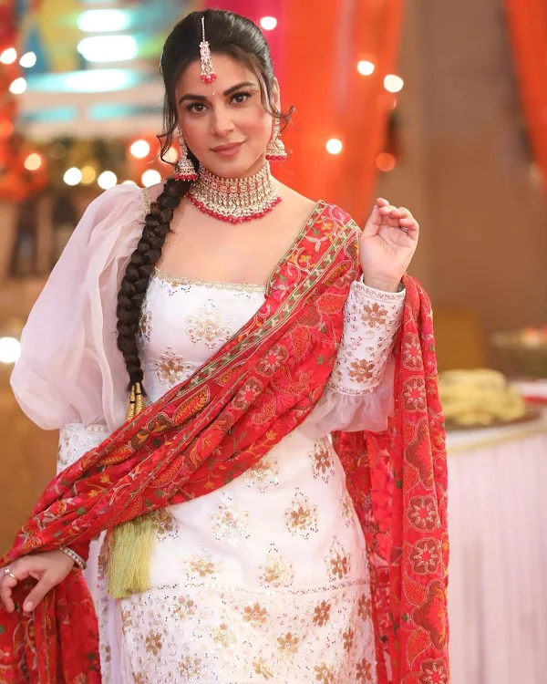 Shraddha Arya punjabi kudi look patiala suit