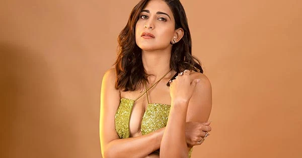 aahana kumra cleavage stylish outfit