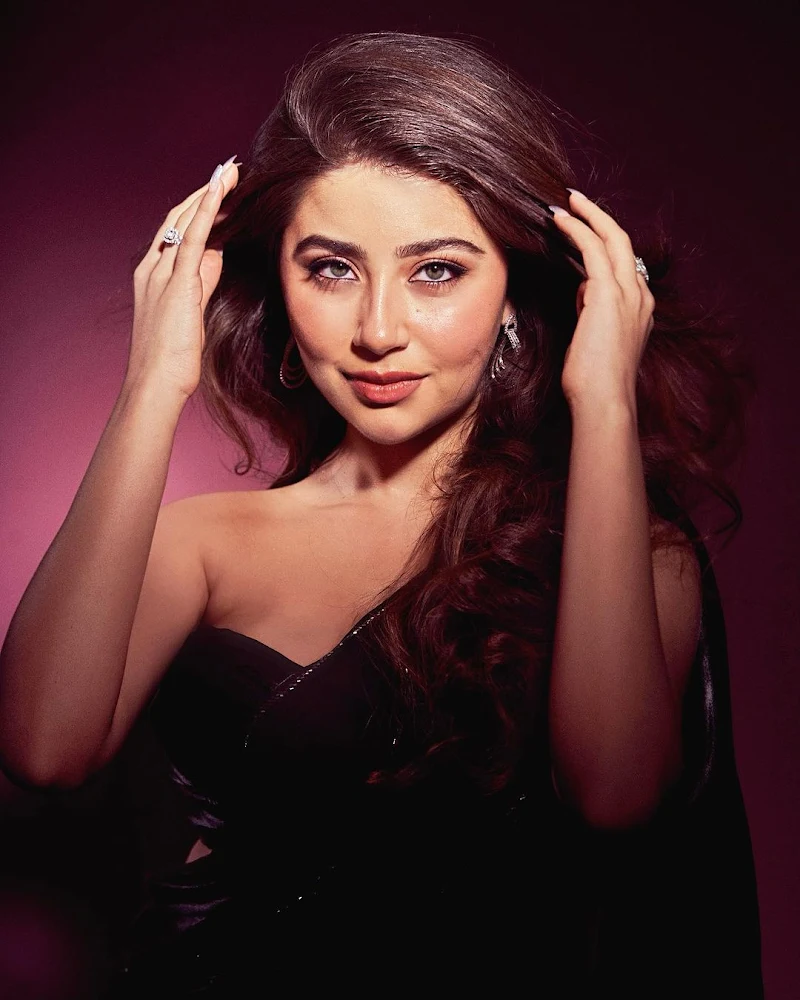 aditi bhatia black saree off shoulder blouse