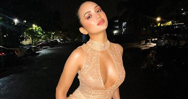 Akanksha Sharma puts a busty display in this shimmery dress for Grazia Millennial awards – see now.