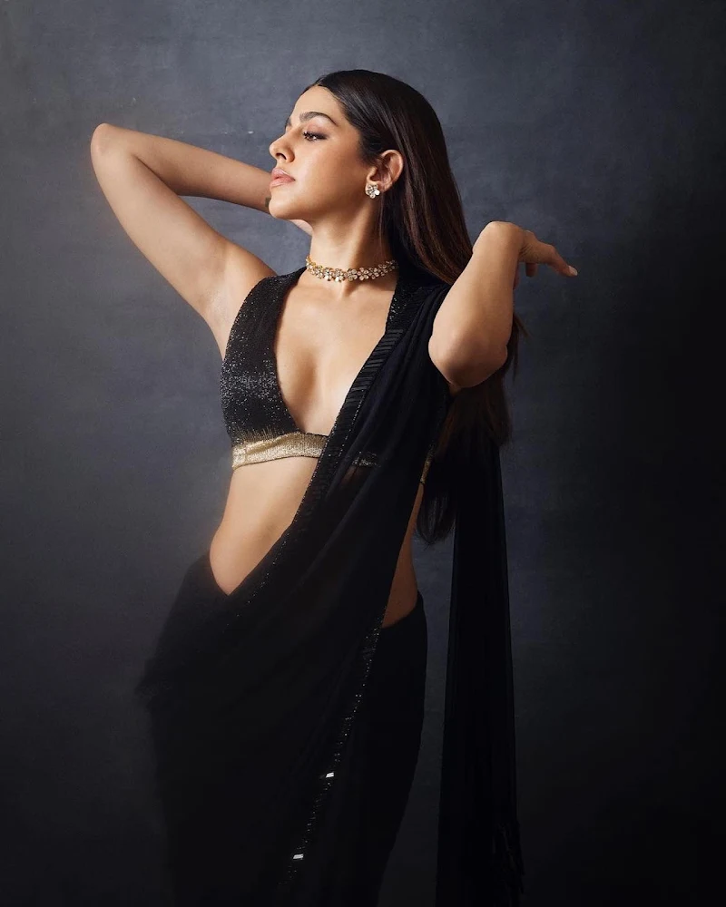 Alaya F black saree tiny blouse cleavage hot actress