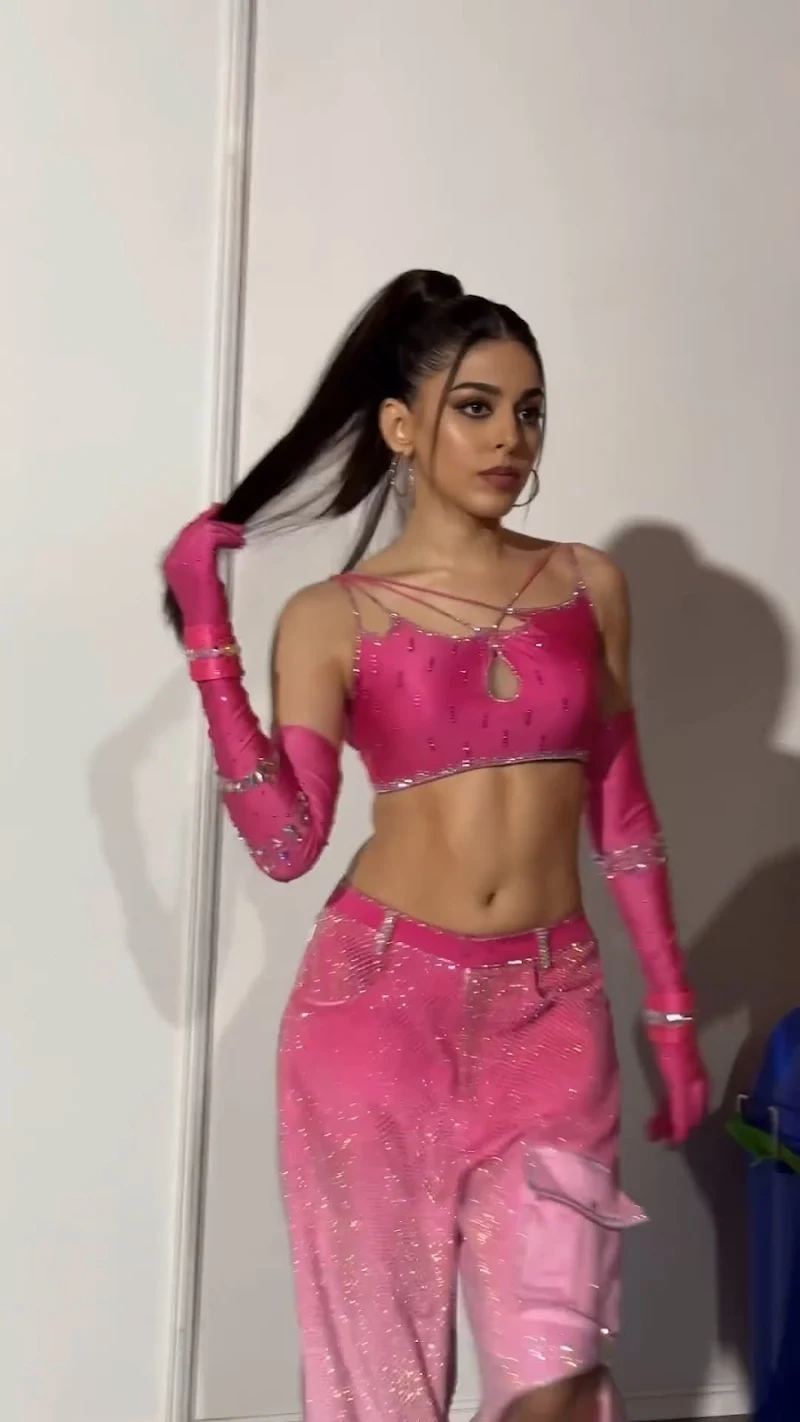 alaya f pink outfit navel sexy body