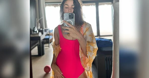 alia bhatt pink swimsuit selfie hot actress