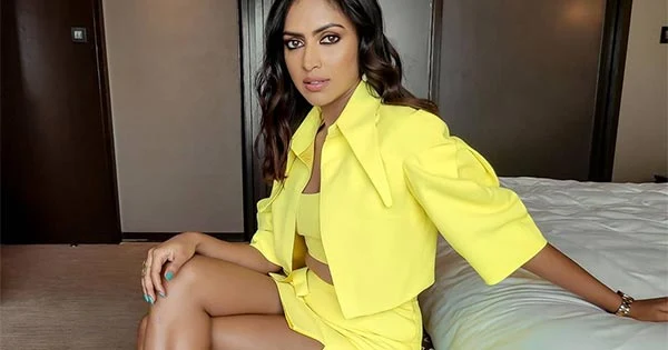 amala paul sexy legs short yellow skirt bhola actress