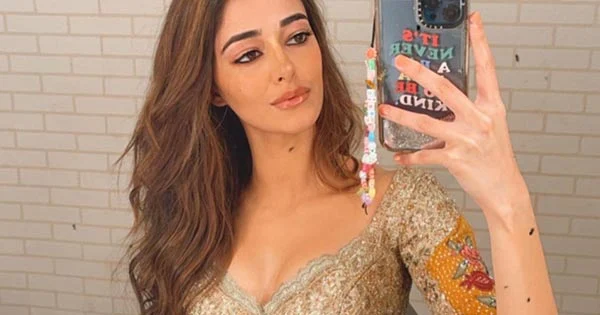 Ananya Panday took selfies in this Indian attire – fans went crazy.