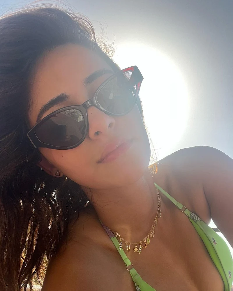 Ananya Panday green bikini sexy body