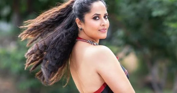 7 hot photos of Anasuya Bharadwaj in backless sarees  – see now.