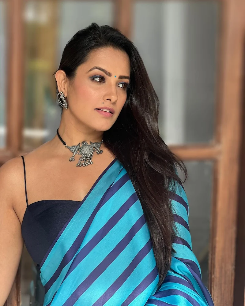 anita hassanandani blue saree string blouse hot tv actress