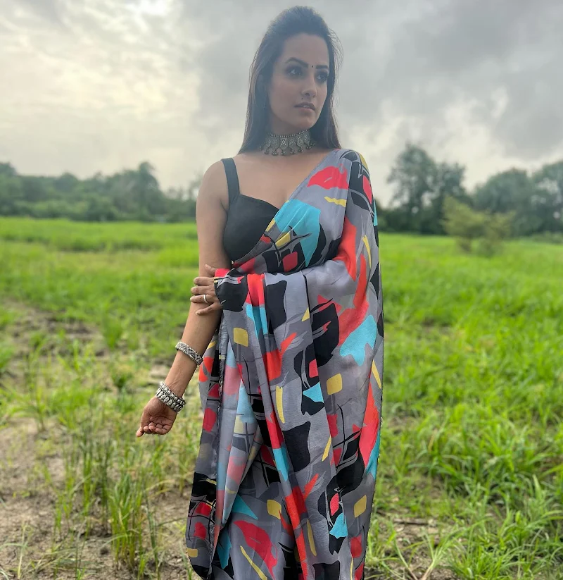 anita hassanandani saree hot tv actress naagin