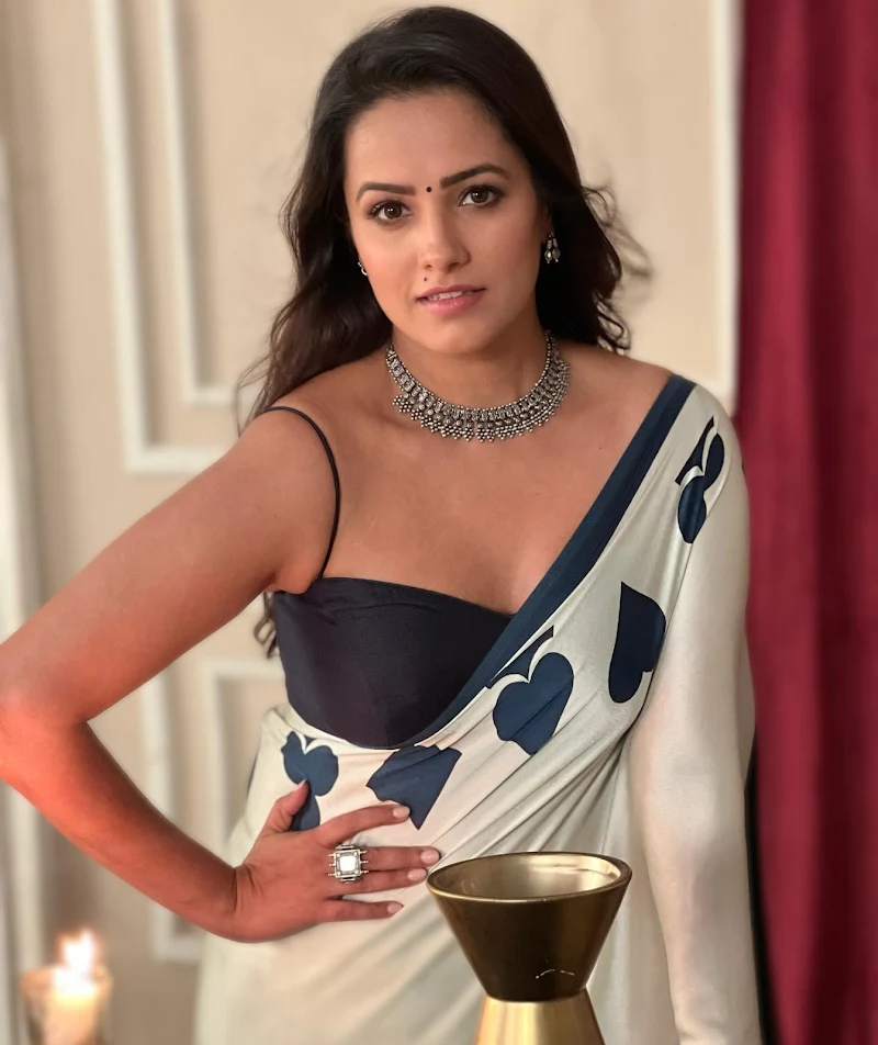 anita hassanandani saree tiny black blouse tv actress