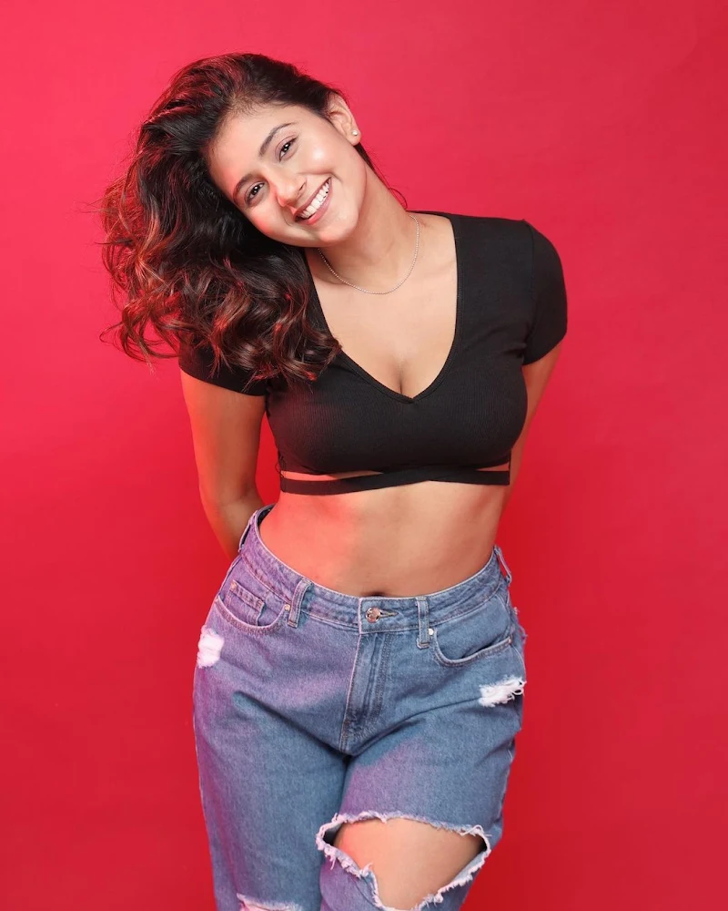 anjali arora cleavage top jeans indian model