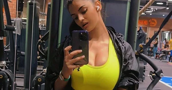 Gandii Baat actress, Anveshi Jain, in sports bra sweating in the gym – see pics.