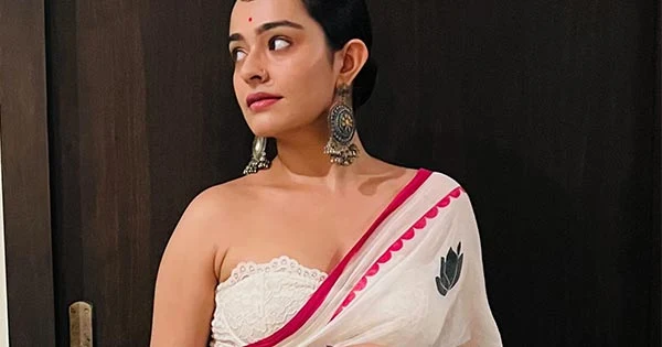 Apoorva Arora looked breathtaking in white saree with off shoulder blouse.