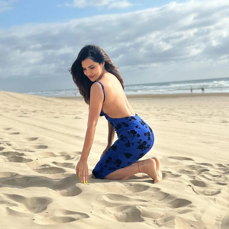 ashu reddy backless blue dress sexy back