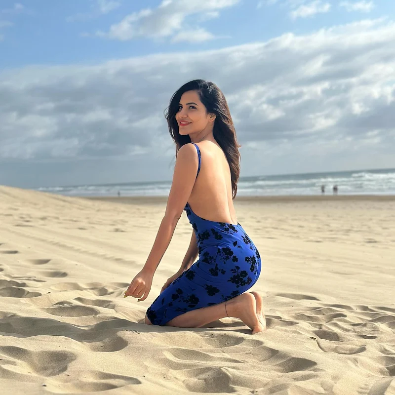 ashu reddy backless blue dress sexy back