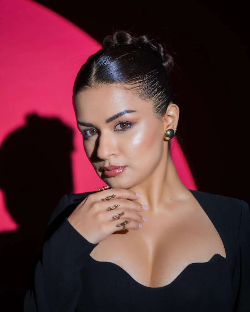 avneet kaur black dress cleavage sexy body