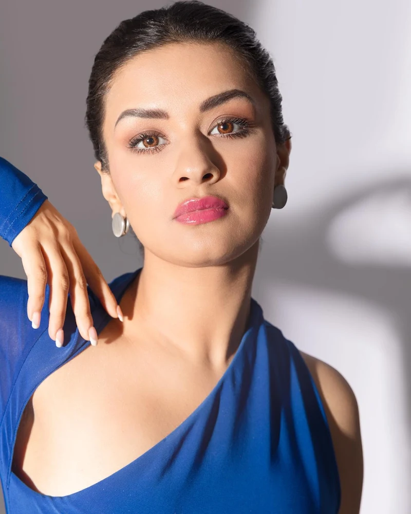 Avneet Kaur blue dress curvy body