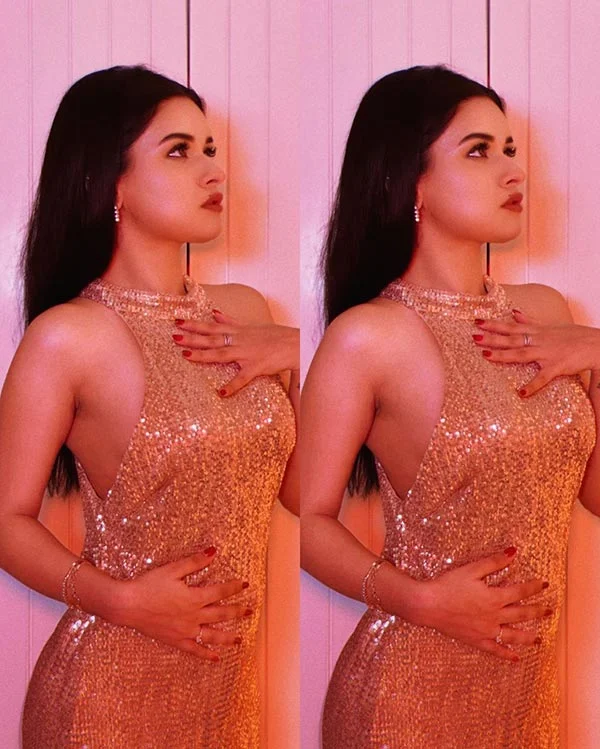 Avneet Kaur shimmery dress stylish hot look