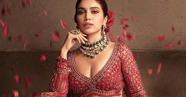 bhumi pednekar cleavage red lehanga