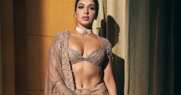 Bhumi Pednekar is too hot to handle flaunting ample cleavage and toned midriff in this saree for Sid-Kiara’s wedding reception.