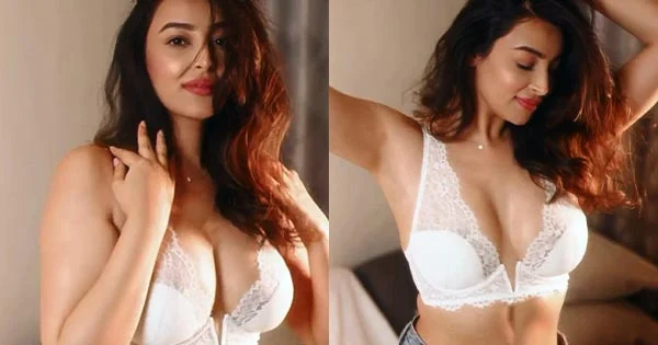 chandni sharma in white lace bra and jeans cleavage