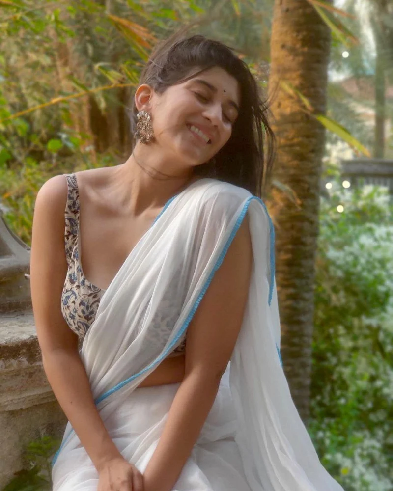 Deeksha Joshi white saree hot actress jayeshbhai jordaar