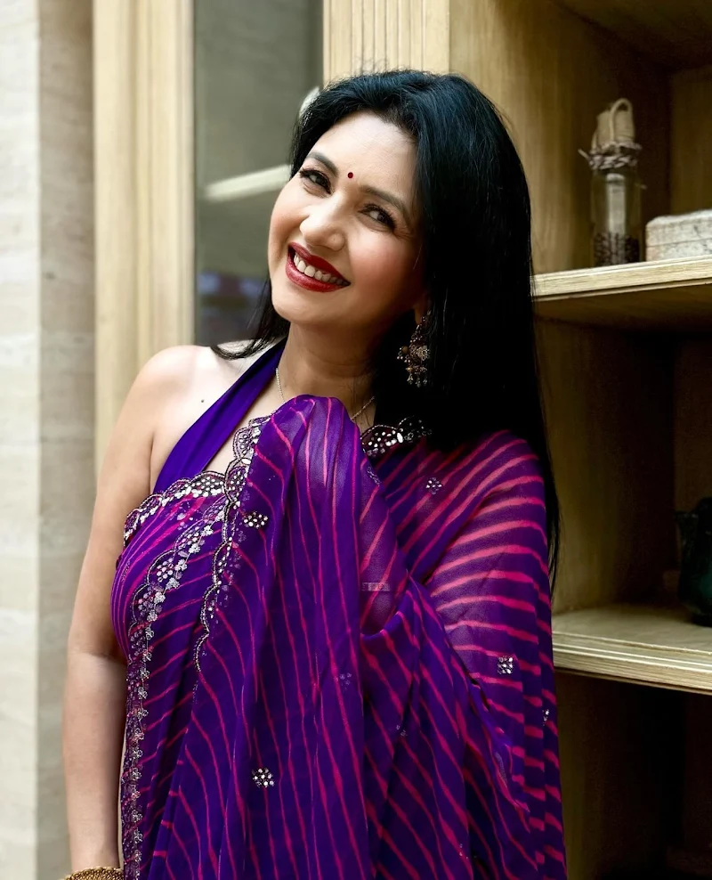 deepti bhatnagar purple saree hot actress