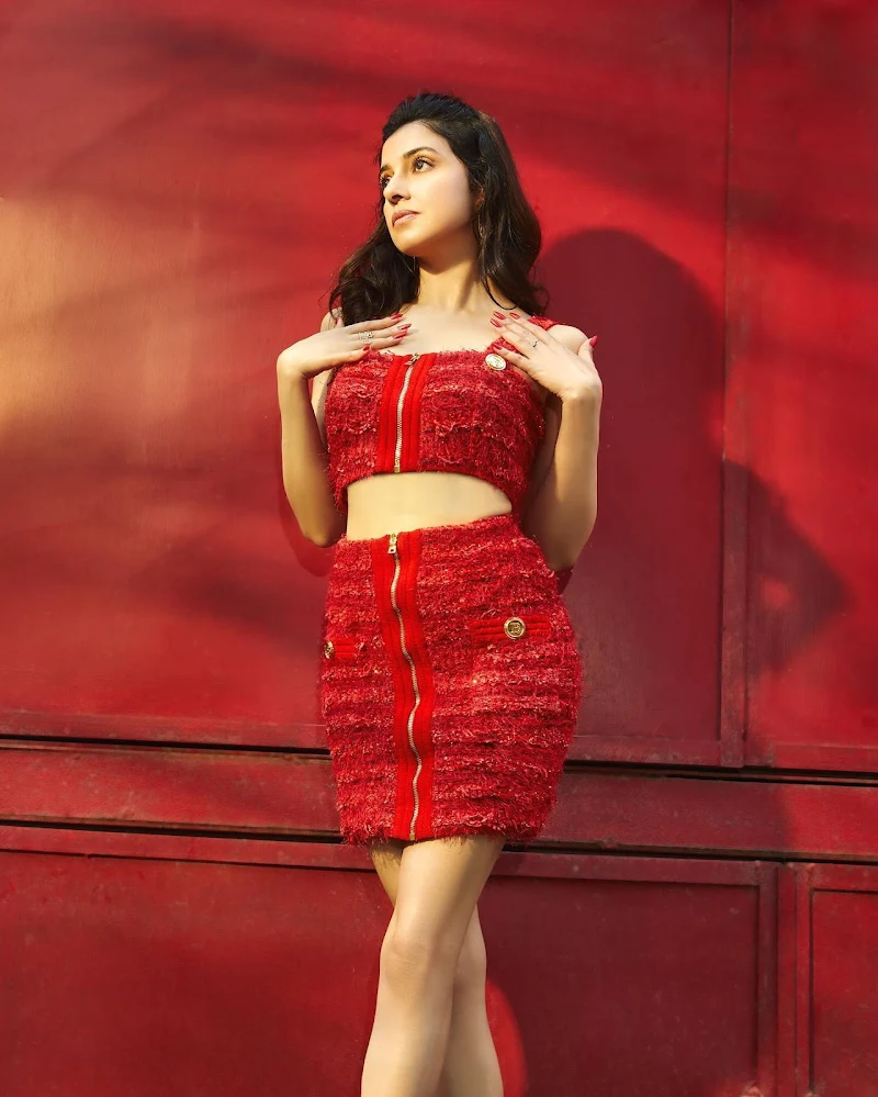 divya khosla kumar red dress sexy legs body