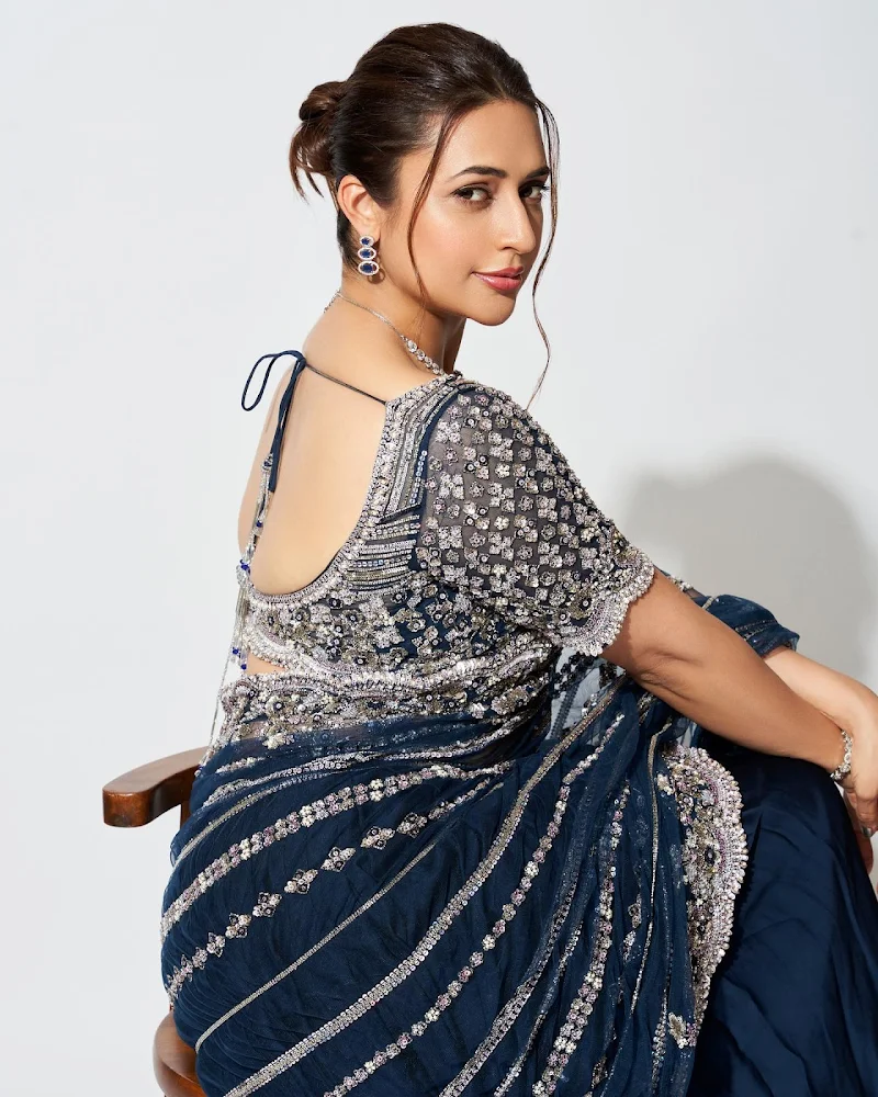 Divyanka Tripathi backless blue saree actress