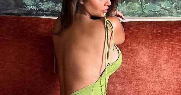 esha gupta backless green dress sideboob