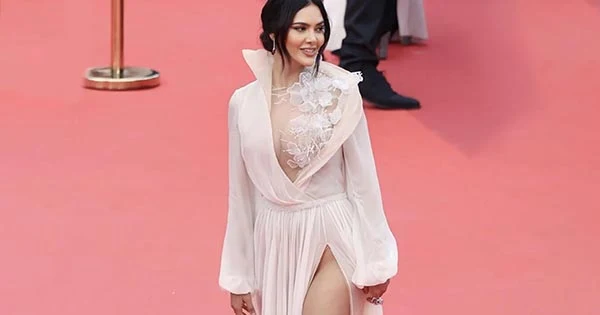 Esha Gupta risky high slit dress cannes 2023