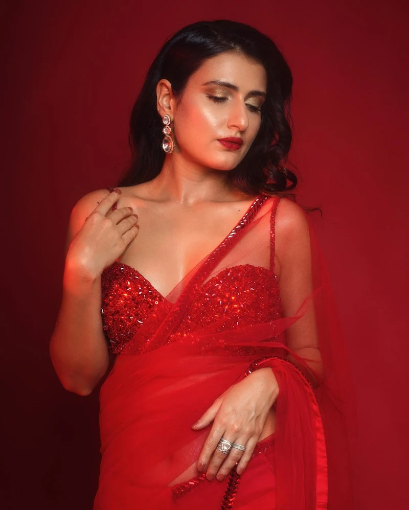 fatima sana shaikh red saree hot actress