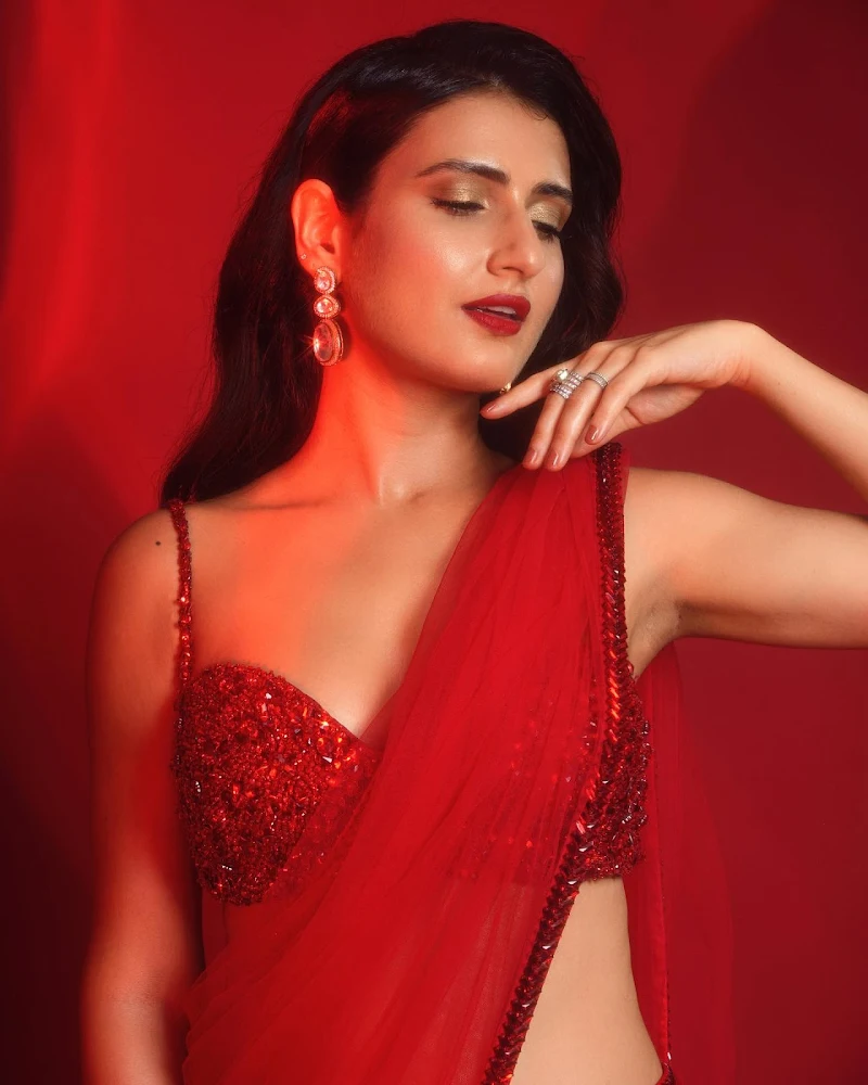 fatima sana shaikh red saree hot actress