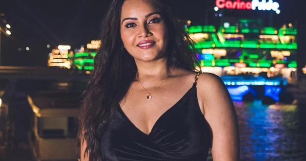 Crime Patrol actress, Geetanjali Mishra, in high slit black dress turns the heat up.