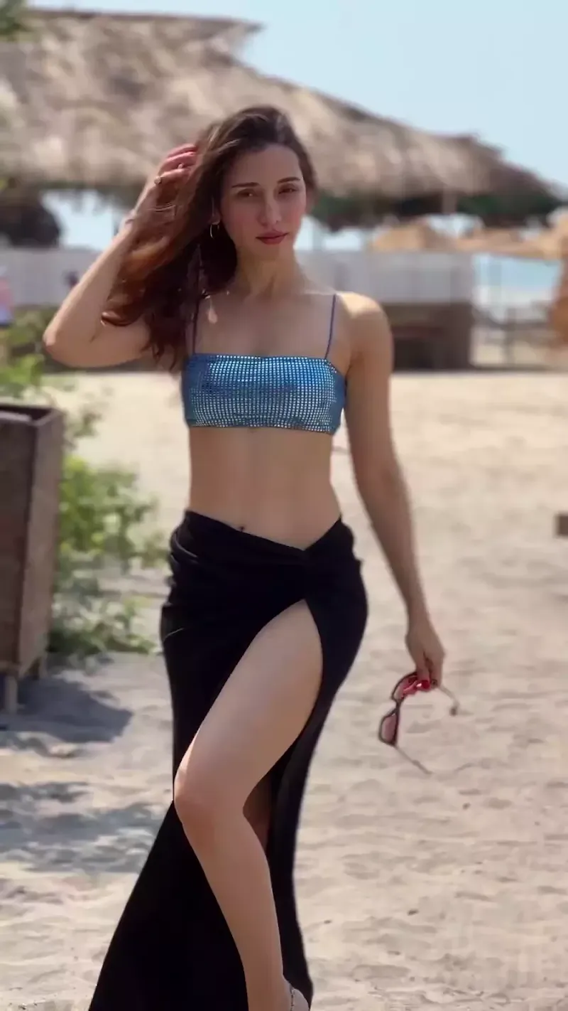 heli daruwala bikini sexy slim body legs armpit