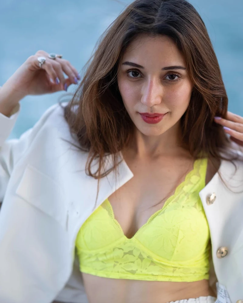 Heli Daruwala cleavage yellow bralette